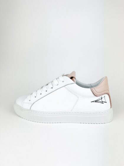 Sneakers bianca e rosa, Nevver